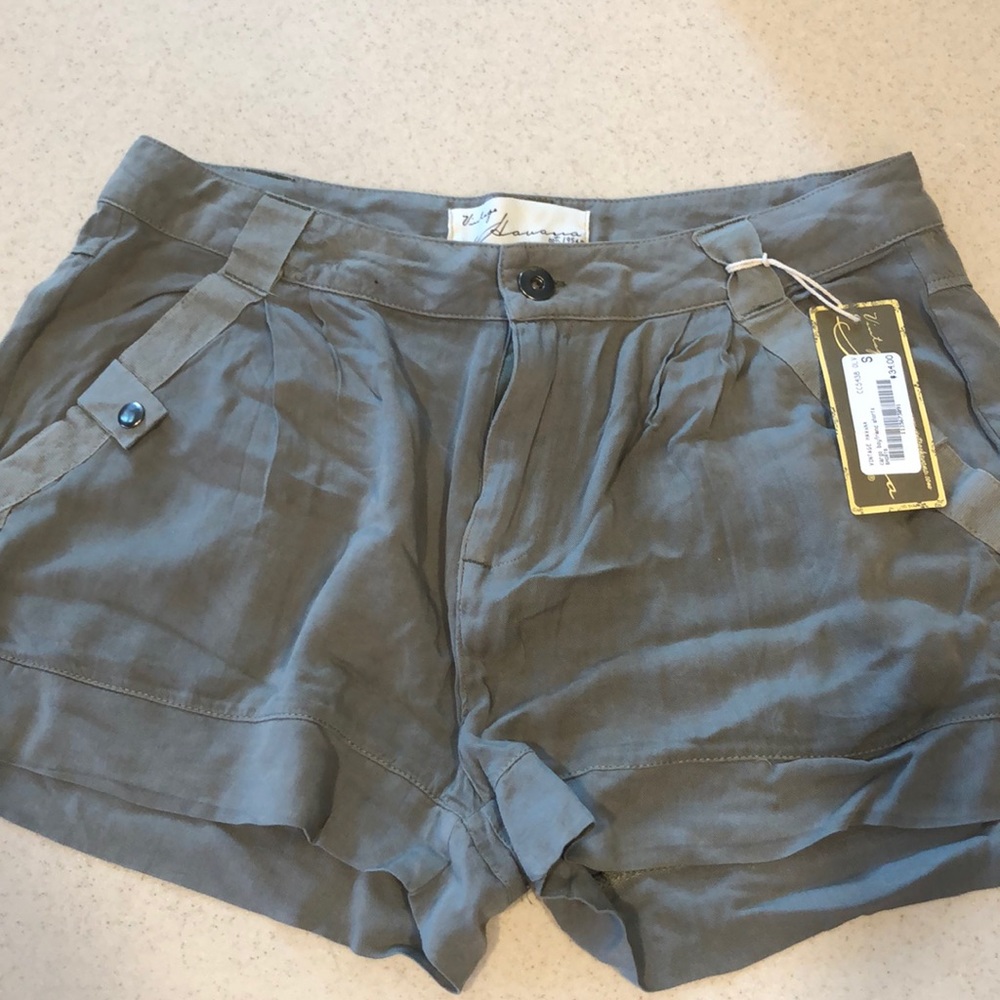 BRAND NEW cargo shorts in army green